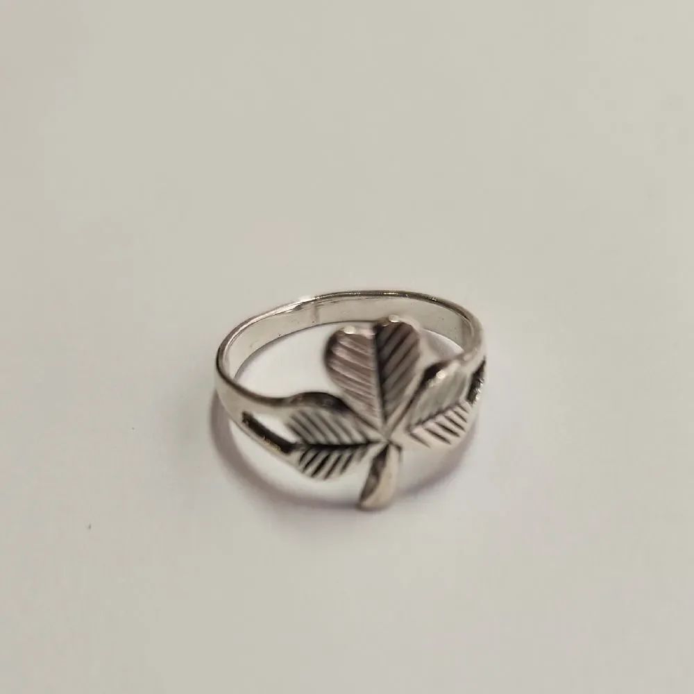 Sterling Silver Clover Design Ring Size 6.75